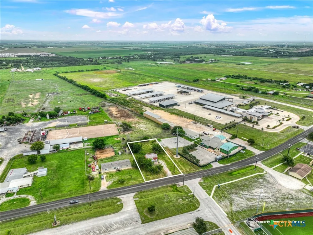 517 Center St Marion, TX 78124
