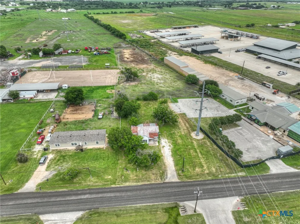517 Center St Marion, TX 78124