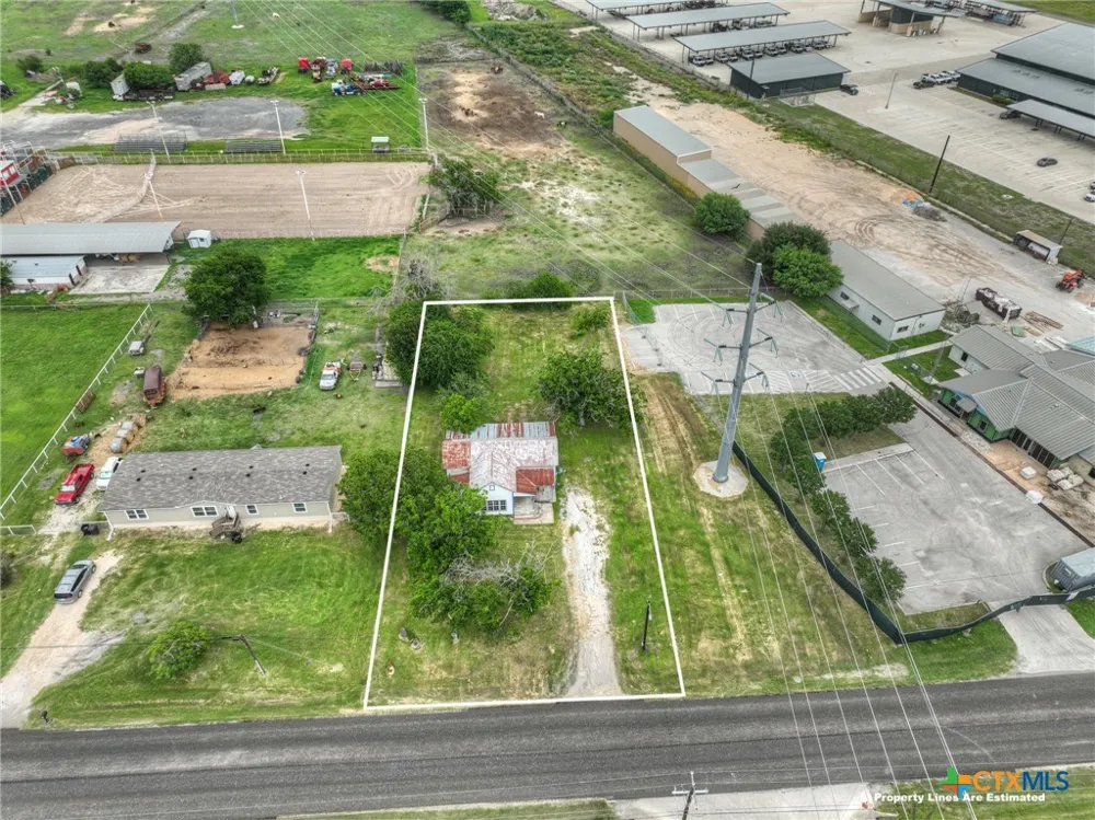 517 Center St Marion, TX 78124