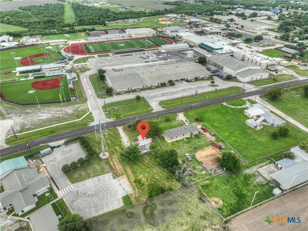 517 Center St Marion, TX 78124