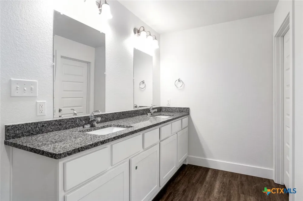 1904 Royal Loop Belton, TX 76513