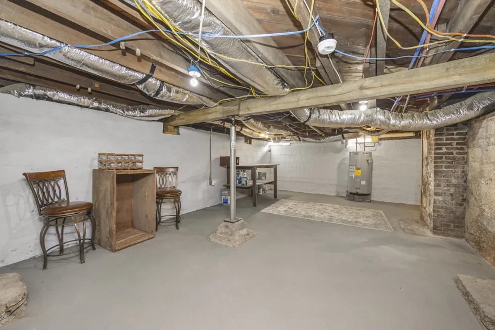 206 S Main St Mount Pleasant, TN 38474