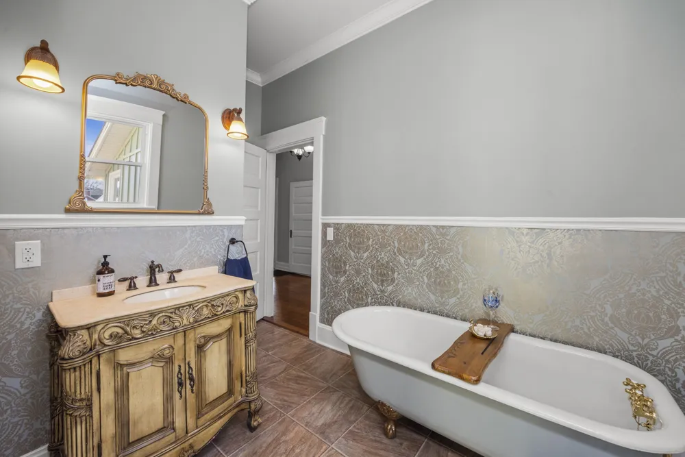 206 S Main St Mount Pleasant, TN 38474