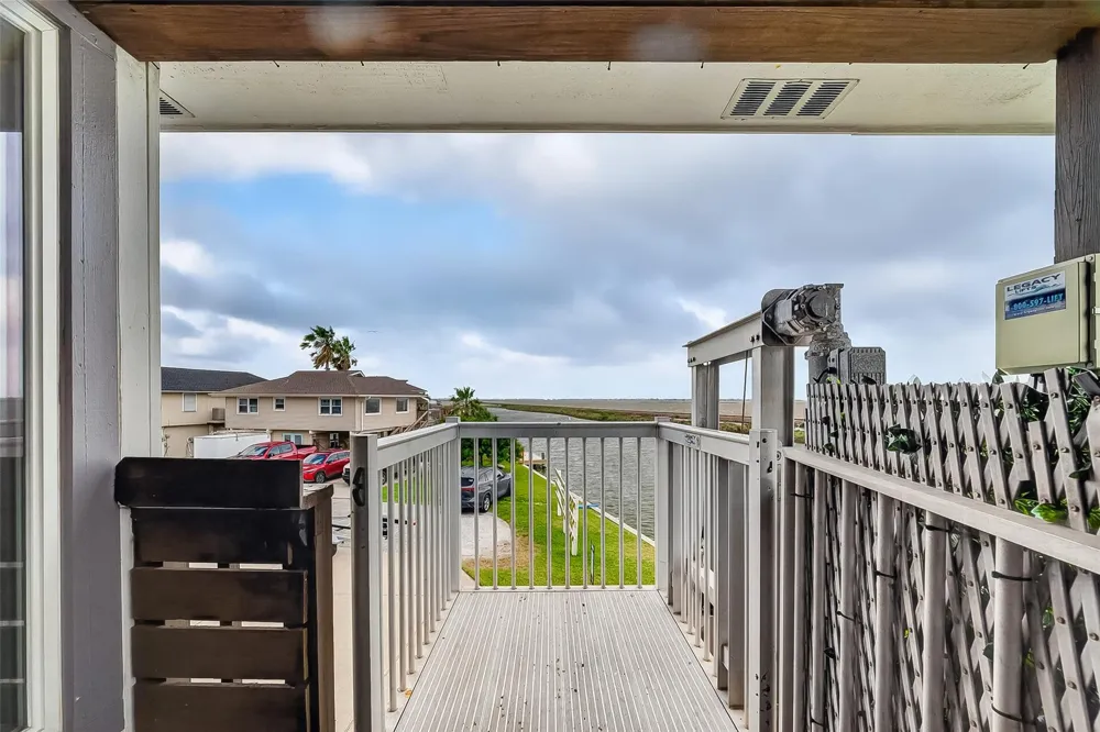 925 Bonita Street Bayou Vista, TX 77563