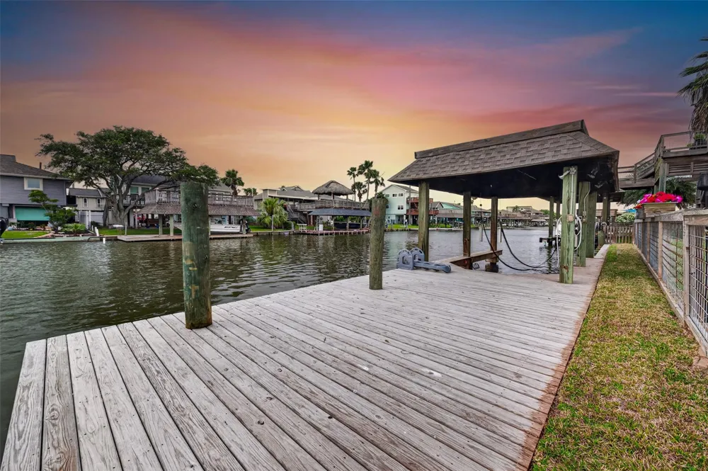 925 Bonita Street Bayou Vista, TX 77563
