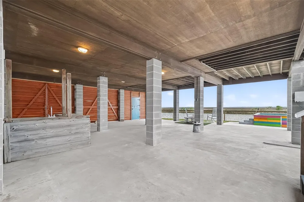 925 Bonita Street Bayou Vista, TX 77563