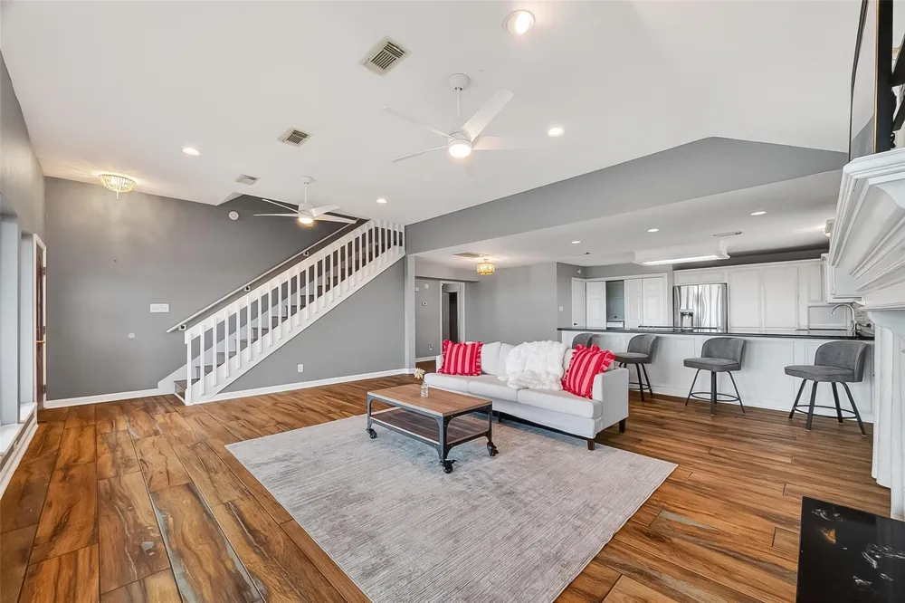 925 Bonita Street Bayou Vista, TX 77563