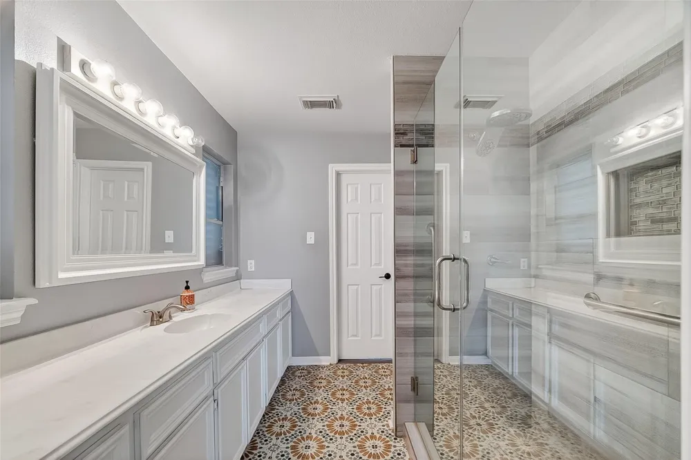 925 Bonita Street Bayou Vista, TX 77563