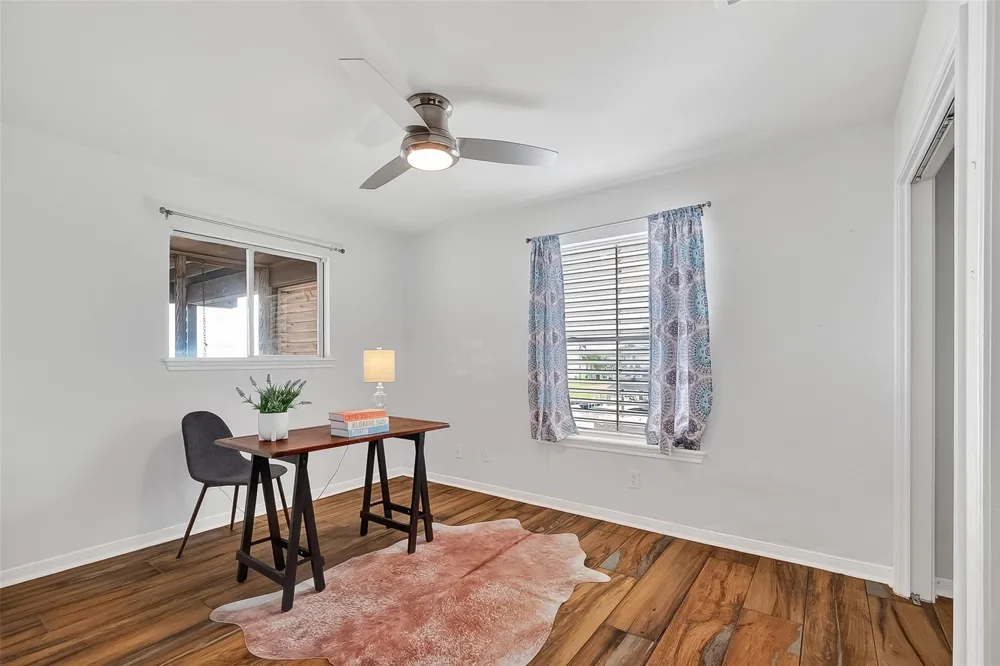 925 Bonita Street Bayou Vista, TX 77563