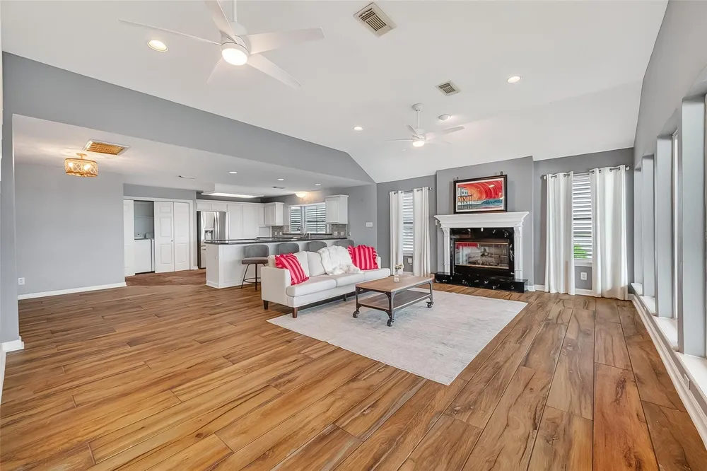 925 Bonita Street Bayou Vista, TX 77563