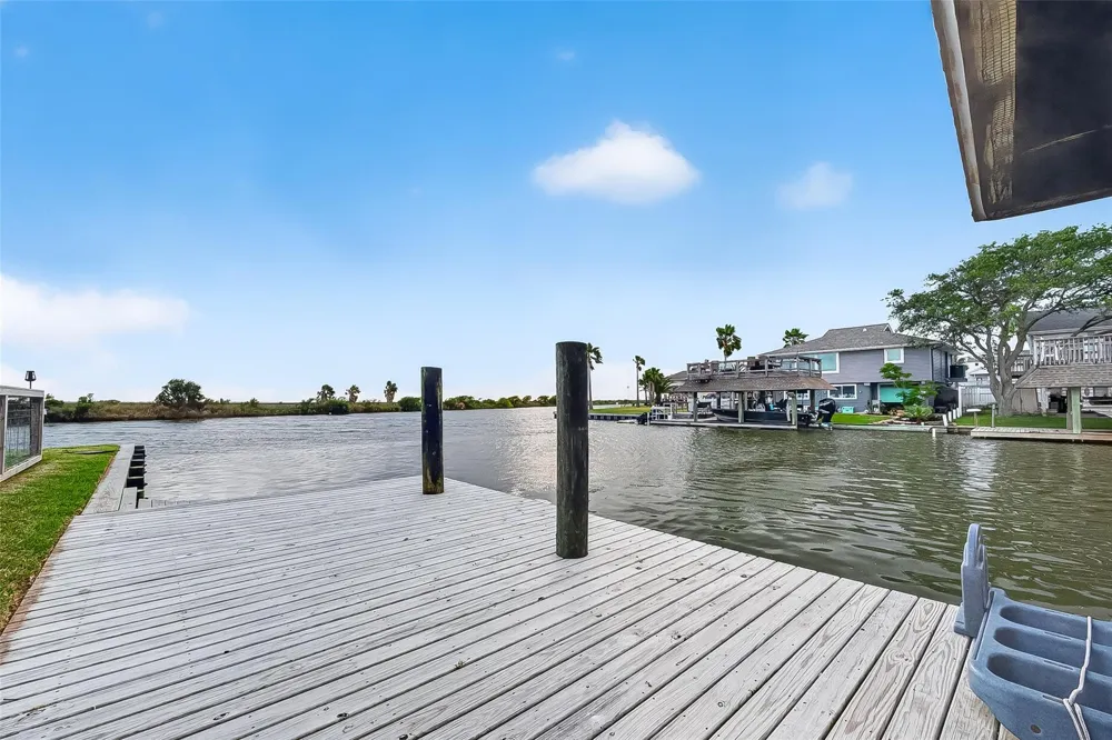 925 Bonita Street Bayou Vista, TX 77563