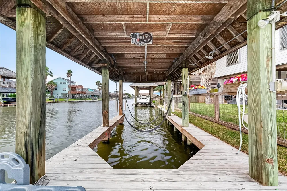 925 Bonita Street Bayou Vista, TX 77563