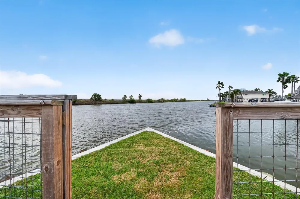925 Bonita Street Bayou Vista, TX 77563