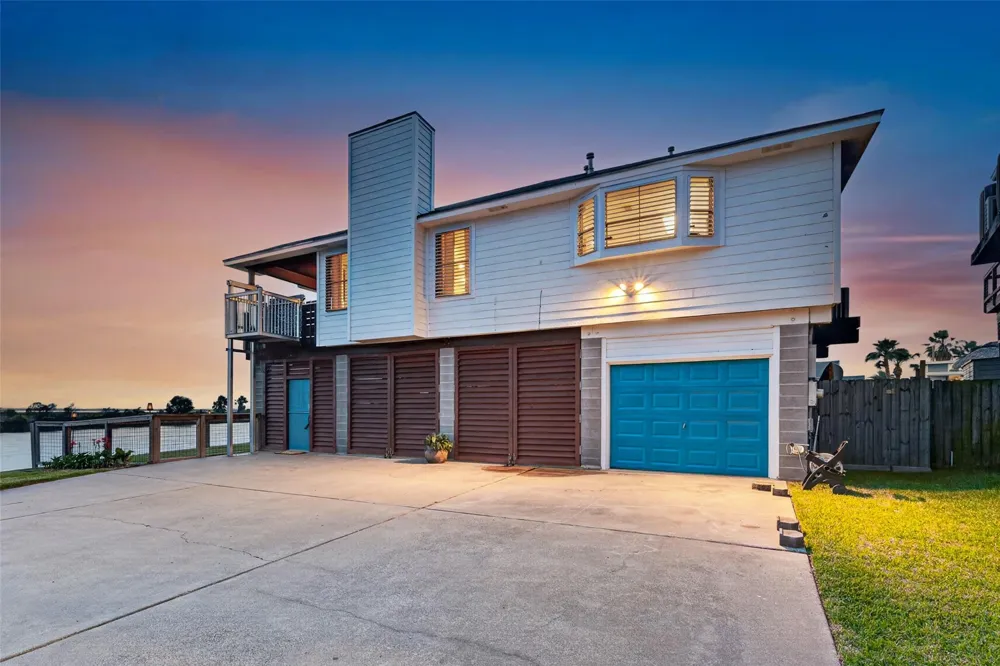925 Bonita Street Bayou Vista, TX 77563