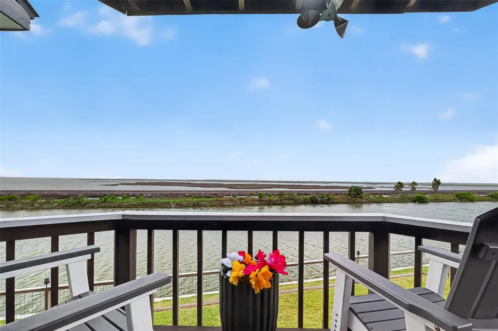 925 Bonita Street Bayou Vista, TX 77563