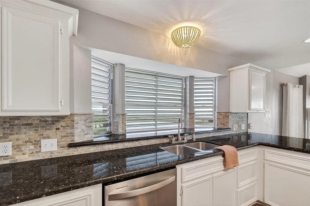 925 Bonita Street Bayou Vista, TX 77563