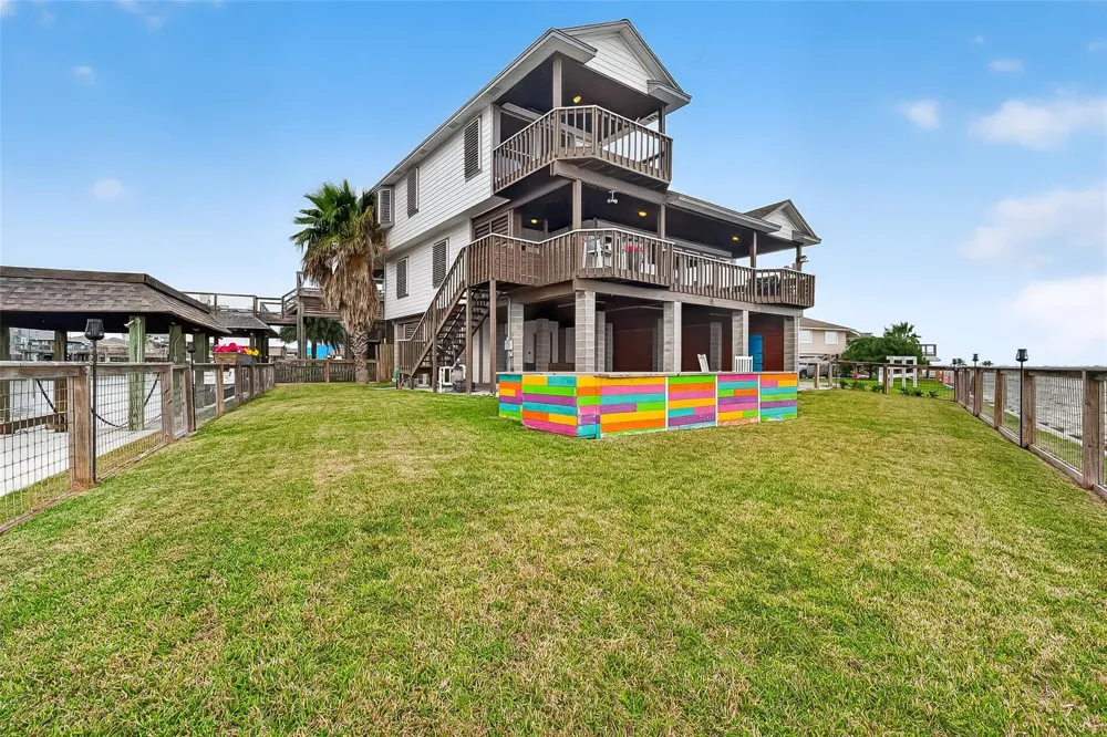925 Bonita Street Bayou Vista, TX 77563
