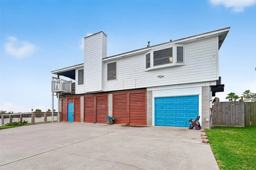 925 Bonita Street Bayou Vista, TX 77563