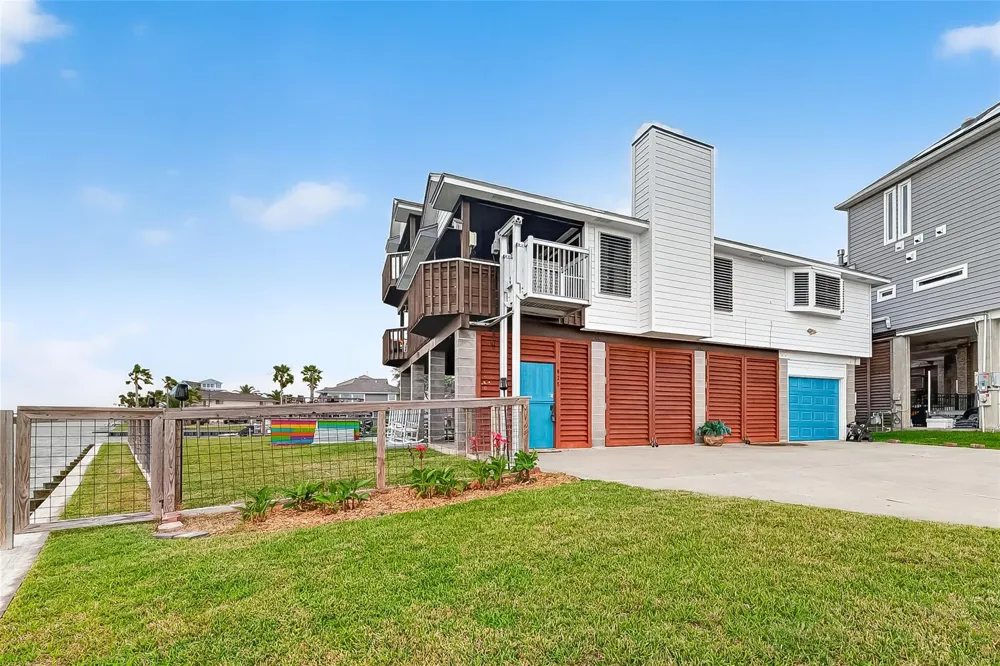 925 Bonita Street Bayou Vista, TX 77563