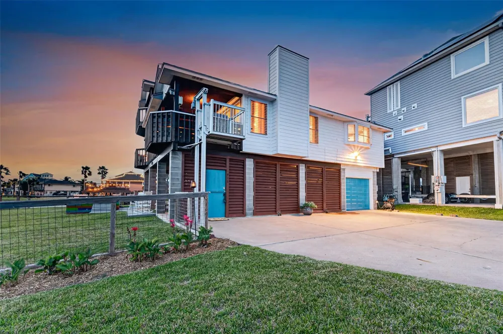 925 Bonita Street Bayou Vista, TX 77563