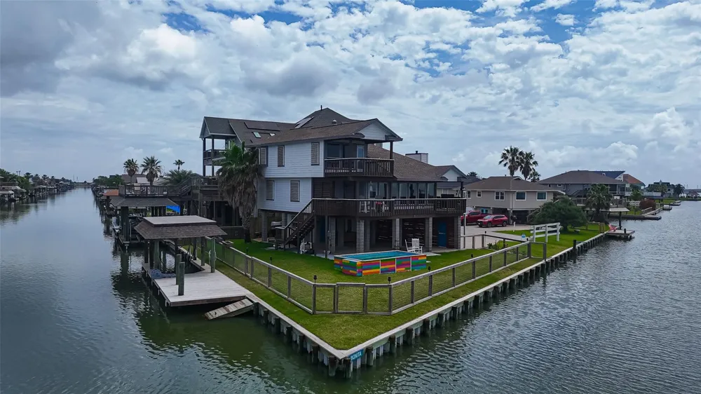 925 Bonita Street Bayou Vista, TX 77563