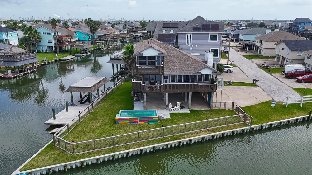 925 Bonita Street Bayou Vista, TX 77563