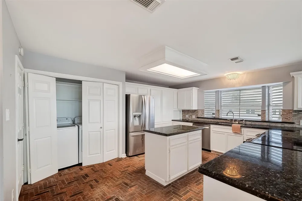 925 Bonita Street Bayou Vista, TX 77563