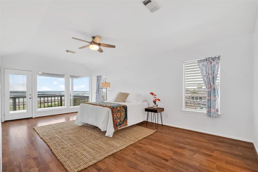 925 Bonita Street Bayou Vista, TX 77563