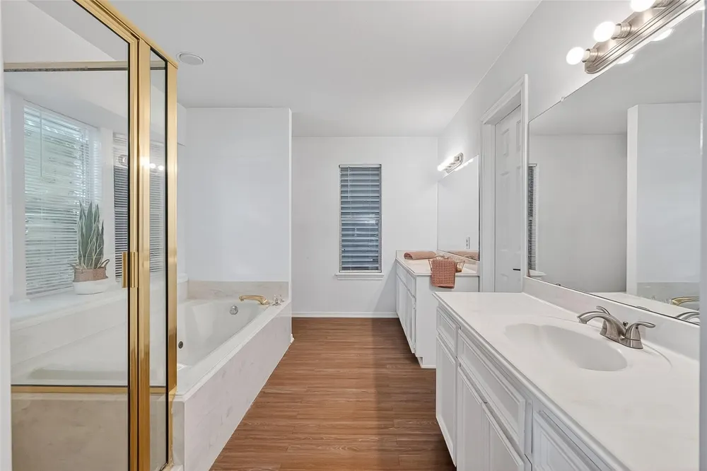 925 Bonita Street Bayou Vista, TX 77563