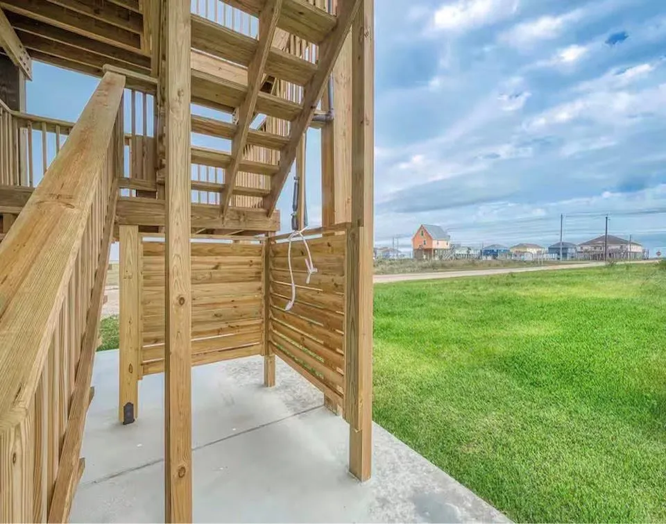 226 Bay Avenue Freeport, TX 77541