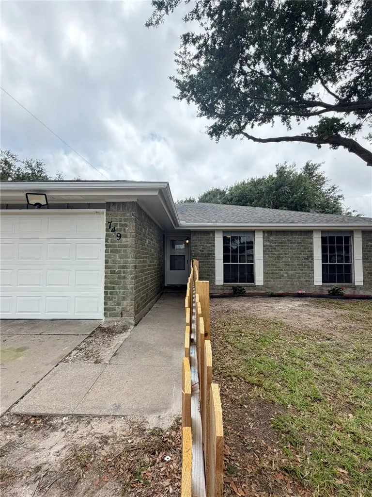 749 Alhambra Drive Corpus Christi, TX 78418