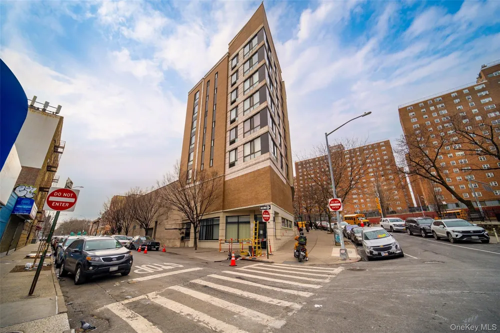 150 Featherbed Lane #4B Bronx, NY 10452