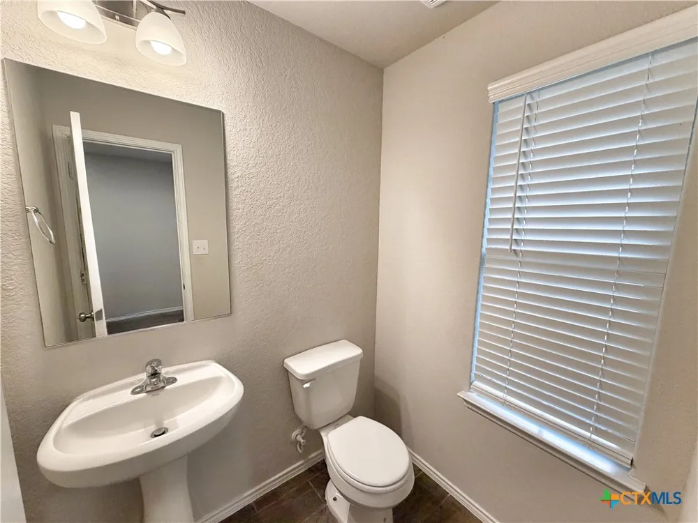 2432 Ayers Drive Seguin, TX 78155