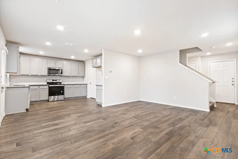 2432 Ayers Drive Seguin, TX 78155