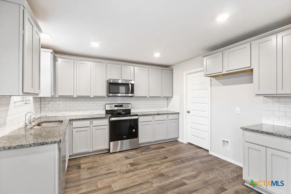 2432 Ayers Drive Seguin, TX 78155