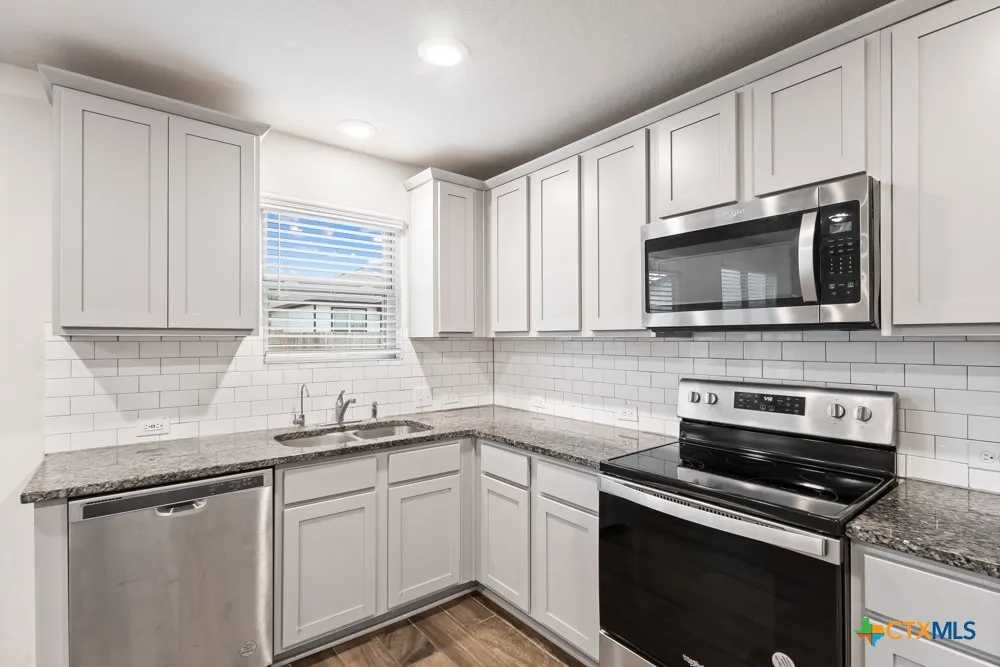 2432 Ayers Drive Seguin, TX 78155