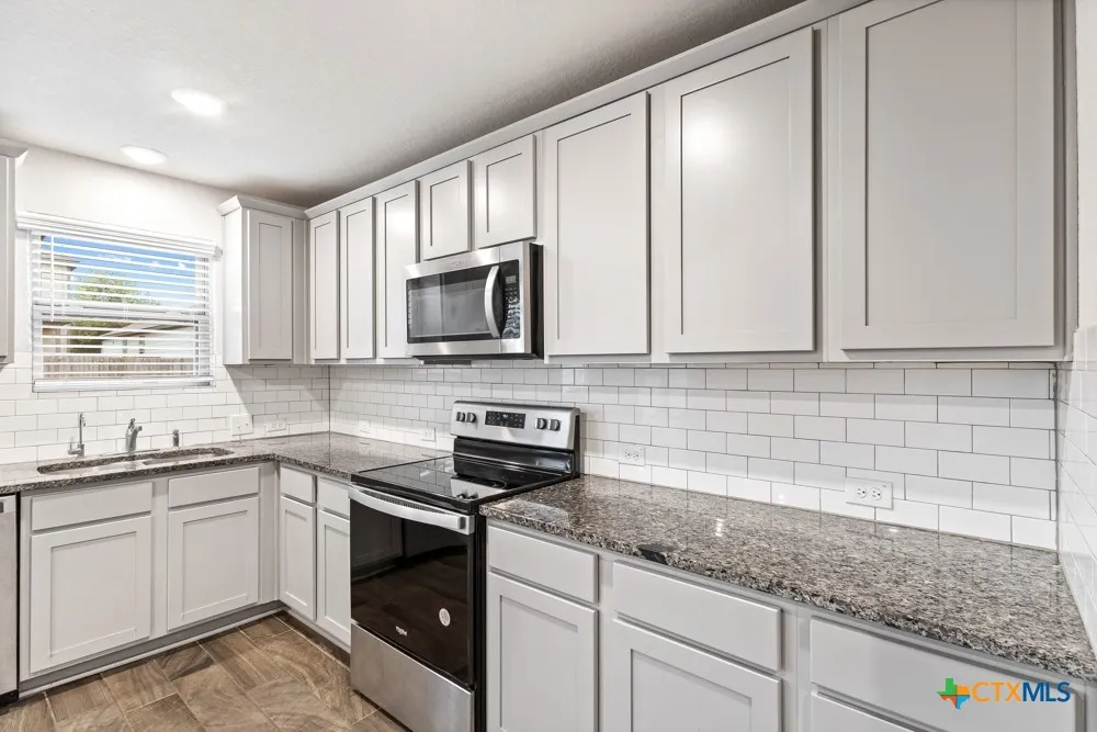 2432 Ayers Drive Seguin, TX 78155