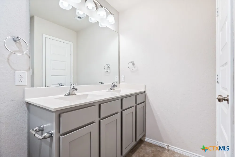 2432 Ayers Drive Seguin, TX 78155