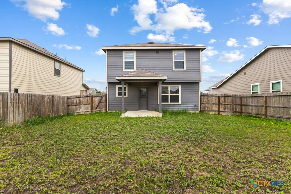 2432 Ayers Drive Seguin, TX 78155