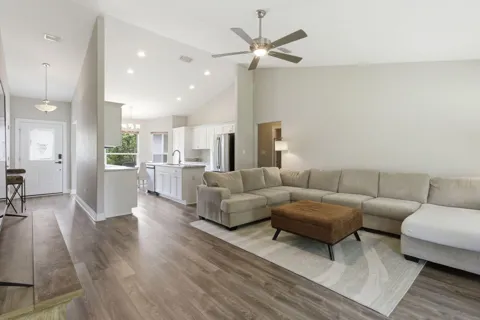 5624 Charter Circle
