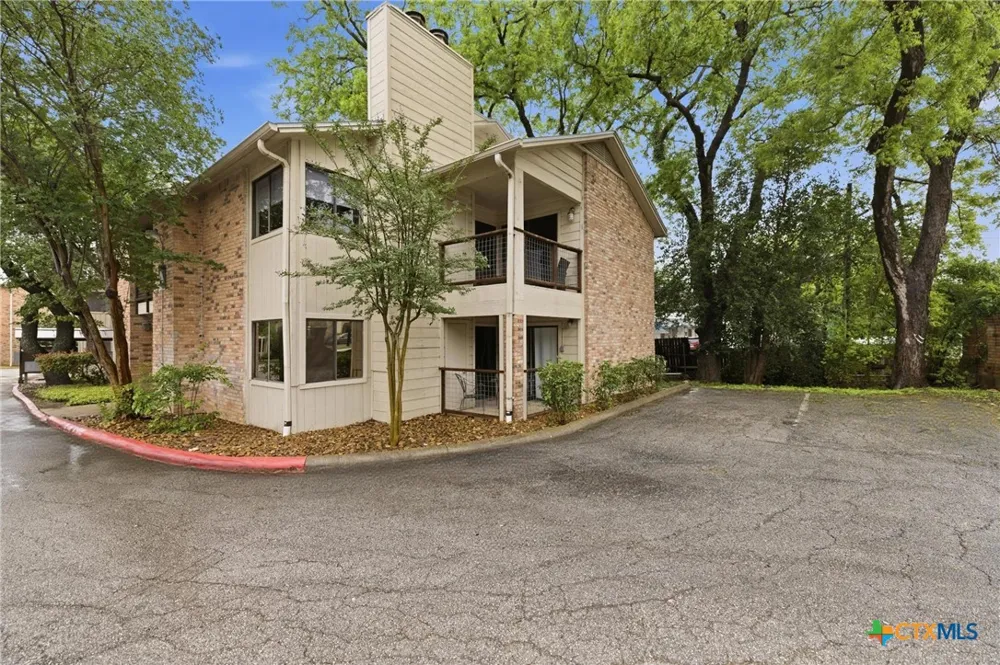 421 W San Antonio Street #A2 San Marcos, TX 78666