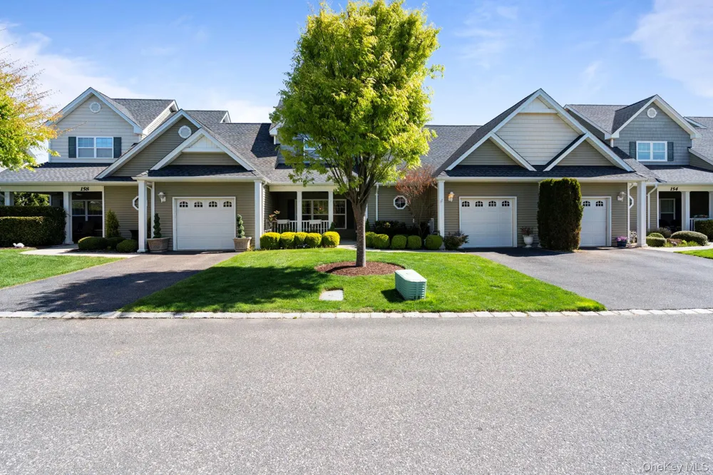 156 Stoneleigh Drive Riverhead, NY 11901