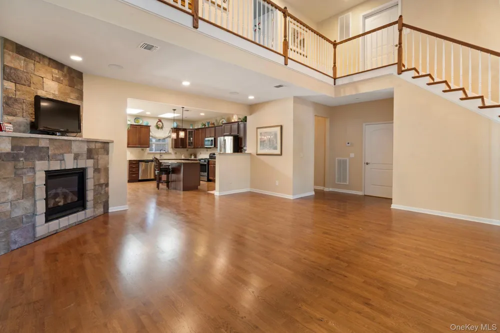 156 Stoneleigh Drive Riverhead, NY 11901