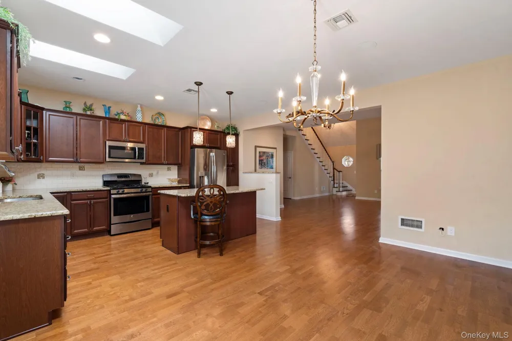 156 Stoneleigh Drive Riverhead, NY 11901