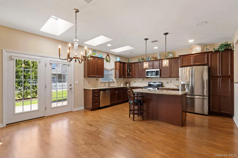 156 Stoneleigh Drive Riverhead, NY 11901