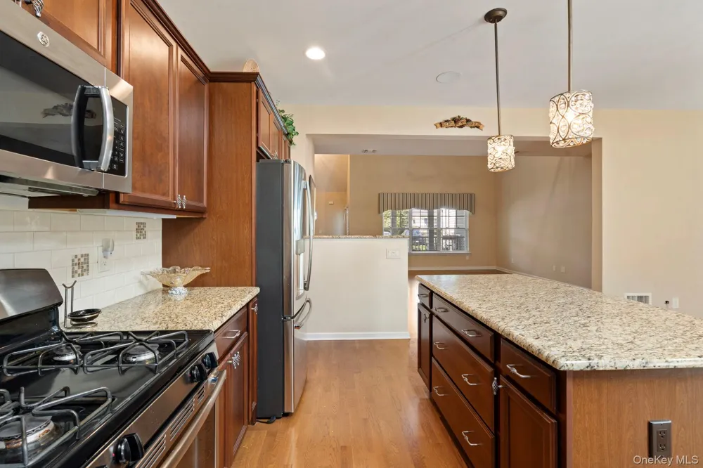 156 Stoneleigh Drive Riverhead, NY 11901