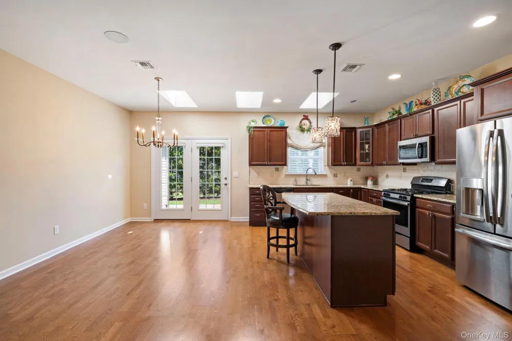 156 Stoneleigh Drive Riverhead, NY 11901