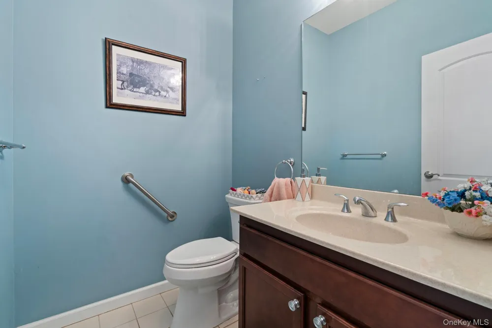 156 Stoneleigh Drive Riverhead, NY 11901