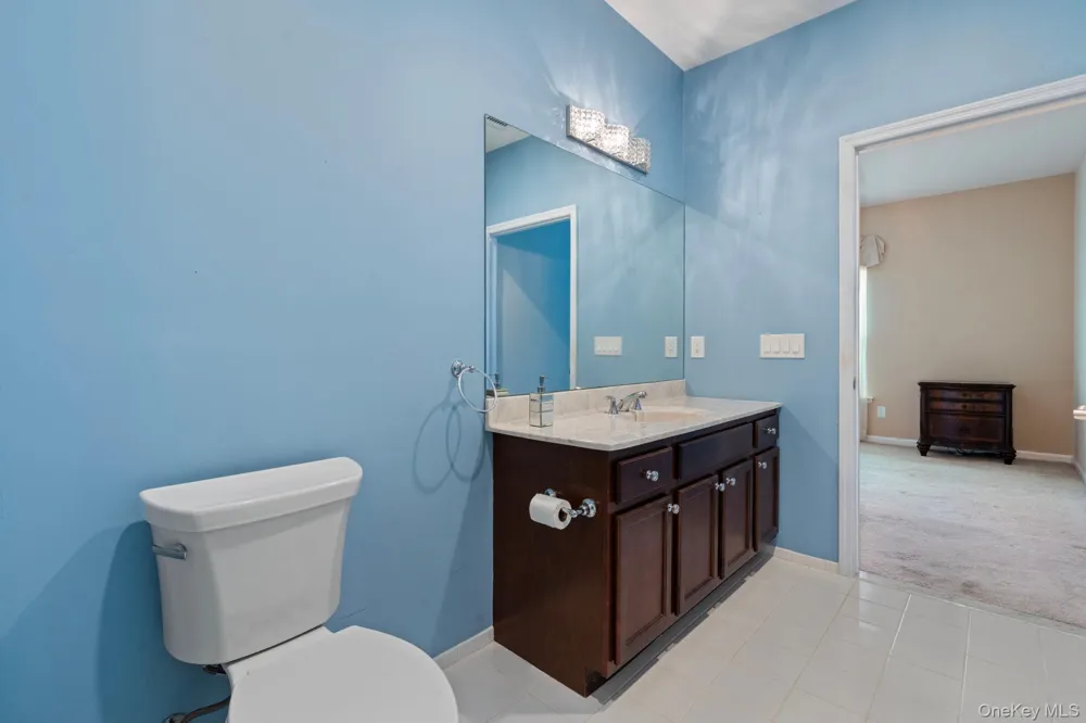156 Stoneleigh Drive Riverhead, NY 11901