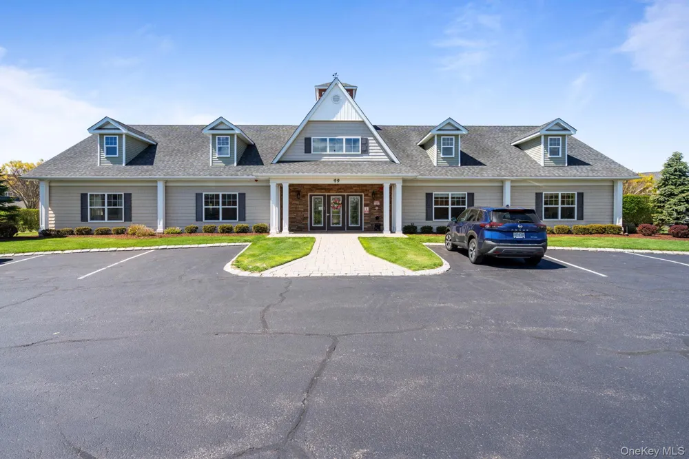 156 Stoneleigh Drive Riverhead, NY 11901